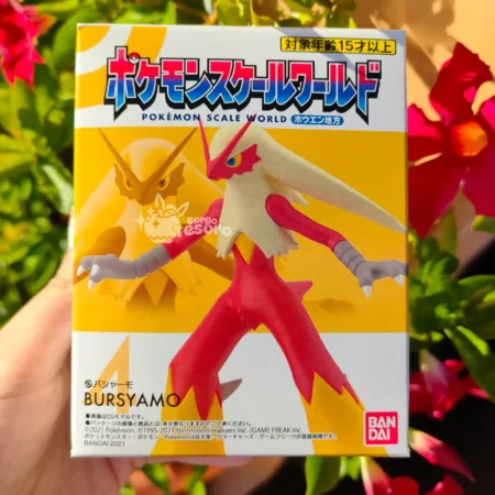 Blaziken Pokémon Scale World Figure