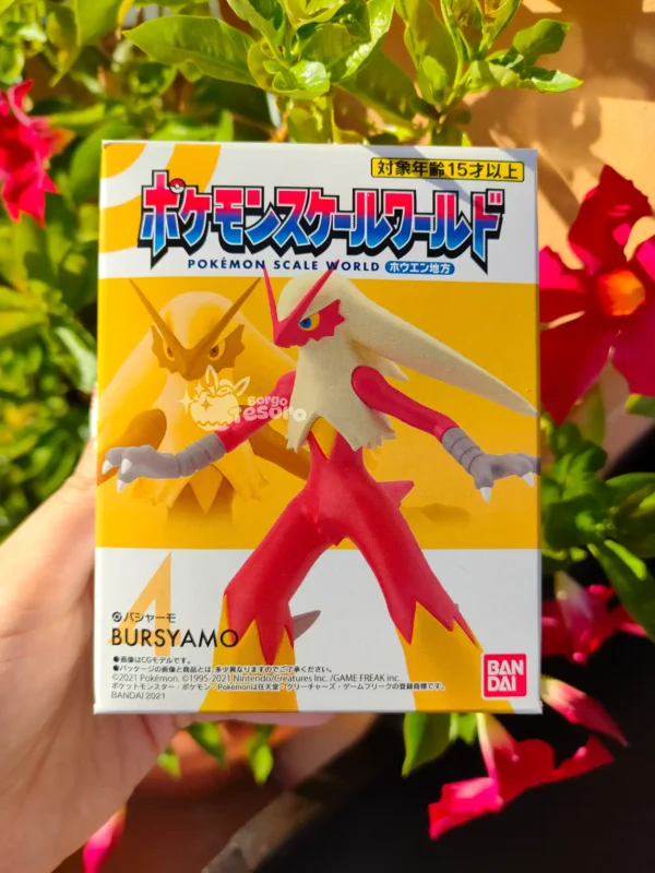 Blaziken Pokémon Scale World Figure