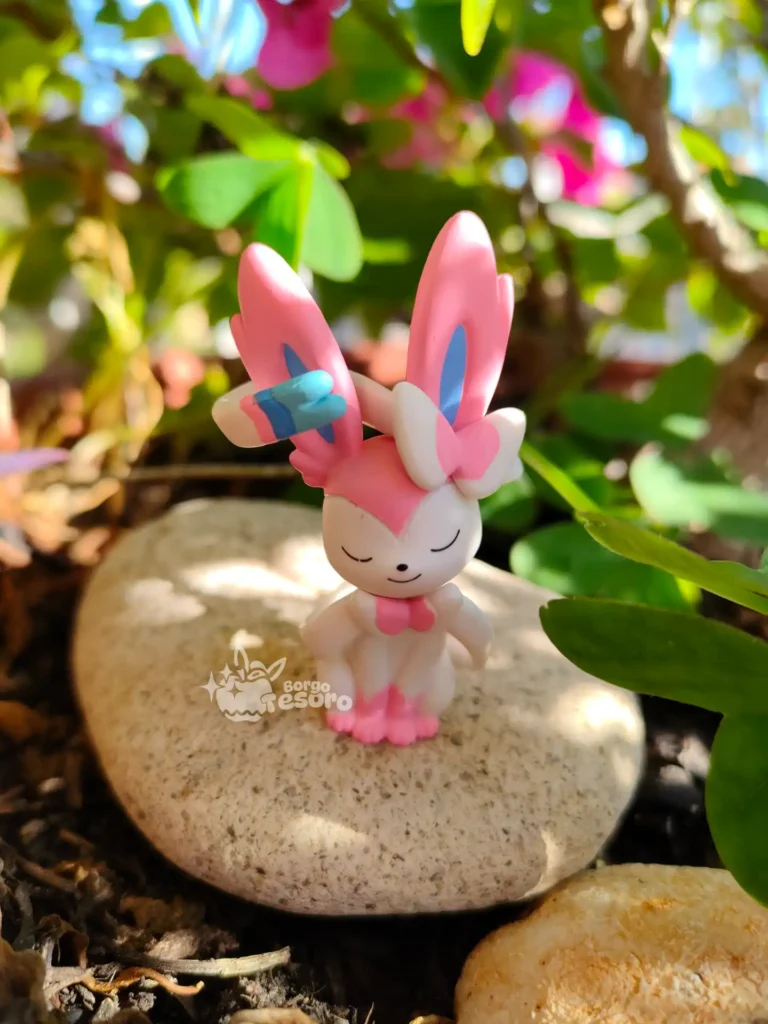 Sylveon Pokémon Sleeping Figure