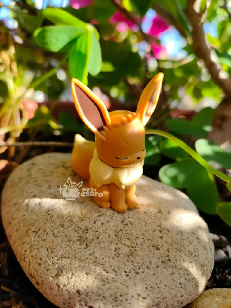 Eevee Pokémon Sleeping Figure